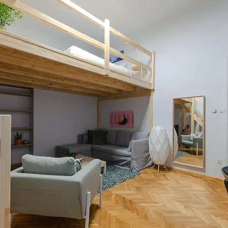Lovely Next To Famous Cafe In Budapest. Apartment Budapest