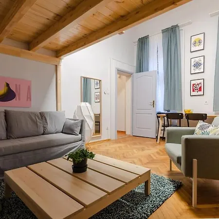 Lovely Next To Famous Cafe In Budapest. Appartement